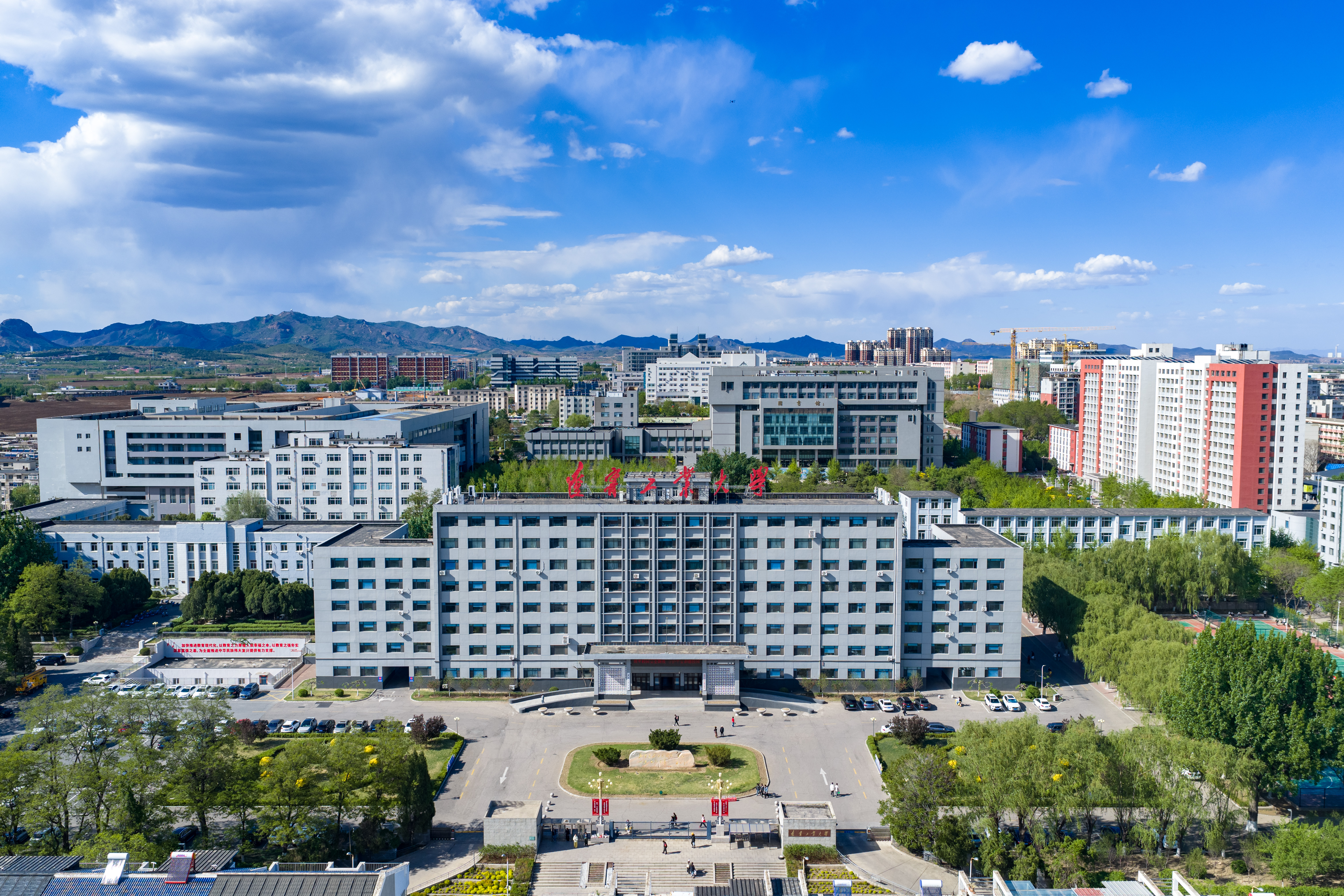 beat365会员官方网站校园建筑风景
